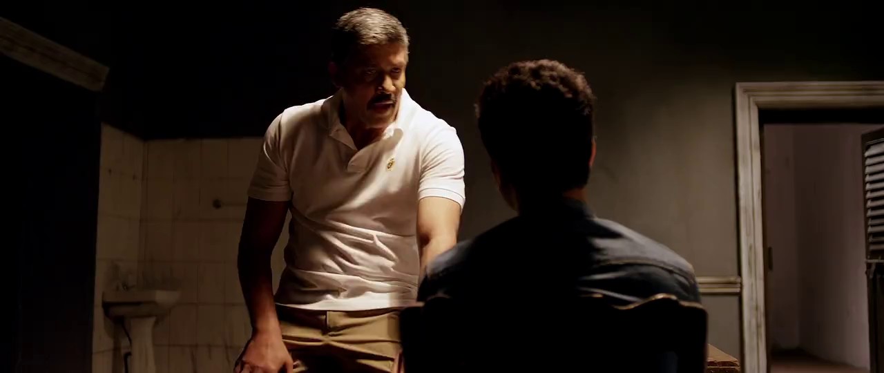 Run Raja Run (2014) WEBRip Hindi + Telugu 720p x264 AVC HE-AAC 2.0 ESub.mkv.0004